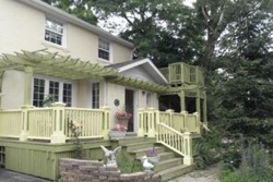 Country Home in the City, pets allowed rentals in Toronto, dog friendly vacation rentals in Toronto Ontario Canada